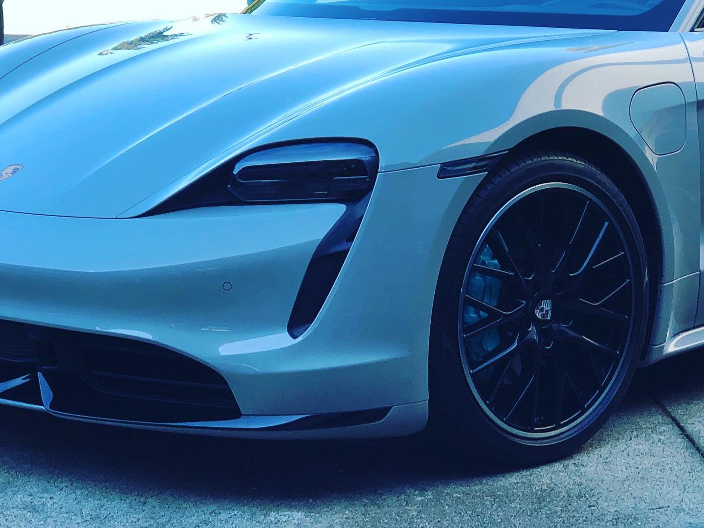 Porsche Taycan Custom Calipers &ldquo;Tiffany Blue&rdquo;. @will_da_beast 
#masterautocraft
#porsche #taycan #photooftheday