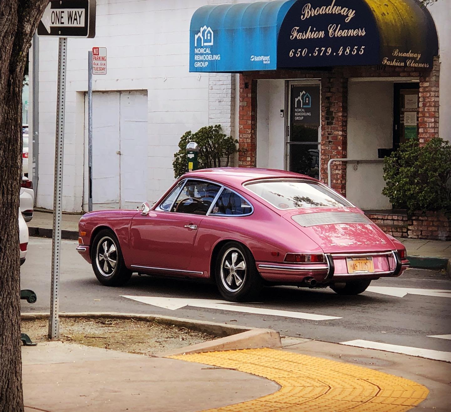 Classic Porsche in Burlingame. @porsche @porscheusa @porscheclubofamerica #porschepix #porschelovers #porschelifestyle