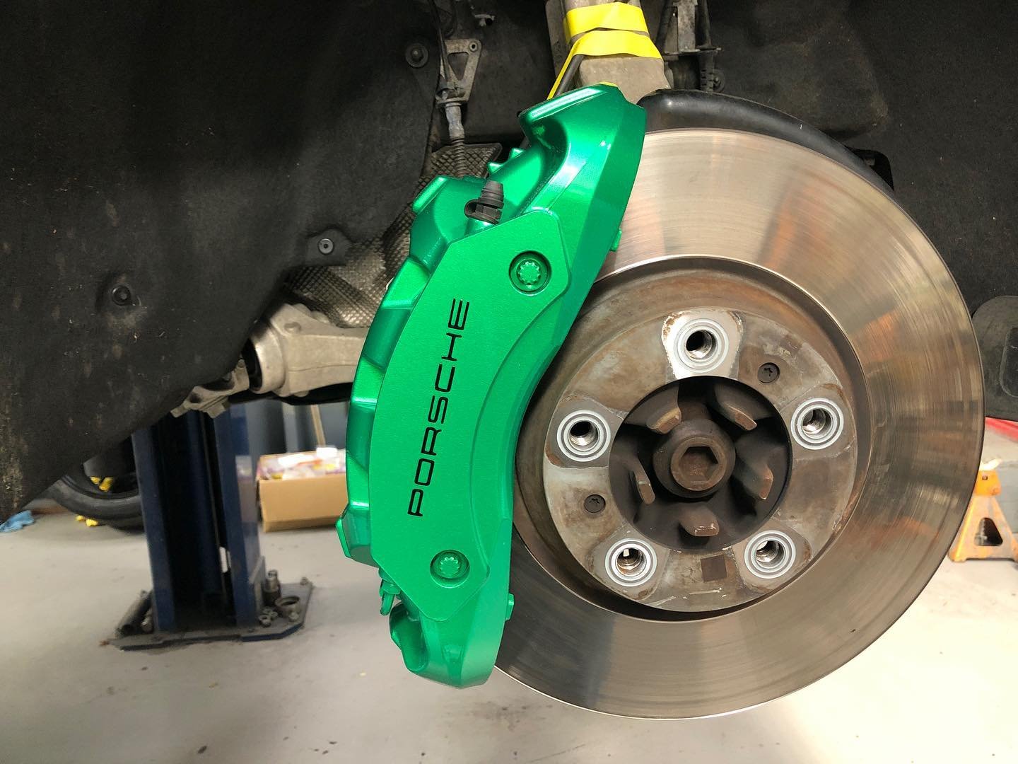 Porsche Calipers Custom &ldquo;Green Peace&rdquo; by @houseofkolor_ Project Duration 2 days. All Calibrations post repair performed in-house. 
#masterautocraft #porsche #custom #houseofkolor #walcomcarbonio