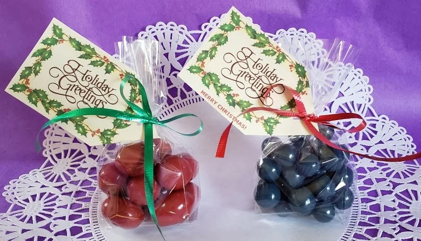 Christmas idea! 2 oz Blueberries or Cranberries! SPECIAL! 2 4 OZ BAGS BB CHOCOLATES $ 9.05 PLUS F RATE SHIPPING $ 7.95 W/HOLIDAY GREETING TAGS