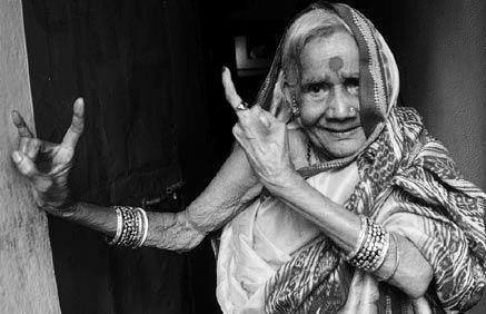 This woman is such a great inspiration to me. At 87, Sashimoni she is the oldest surviving Devadasi in Odisa. There is a strange romance associated with the word 'Devadasi'. A romance that only gets more enigmatic what with records saying that the number of Devadasis in Puri has now been seeing a sharp decline from 25 about 100 years ago to nine in the 1956 gazette of Odisha to four in the 80s to just two who are now alive to tell the tale. Myths abound and so do memories of the days when Devadasis or Maharis were regarded and respected as those great women who could control natural human impulses, their five senses and submit themselves completely to God. By: Rajan G Srikrishnan