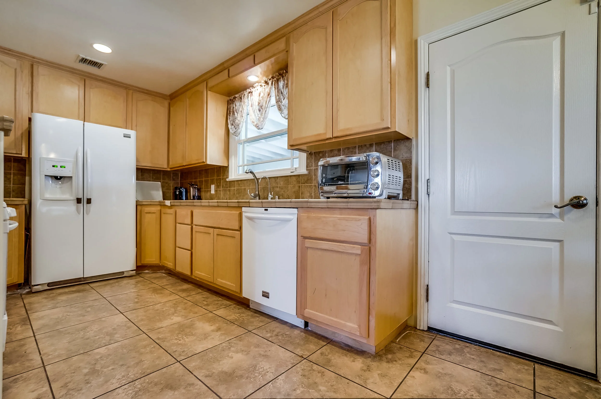 9523-arleta-ave-017.jpg