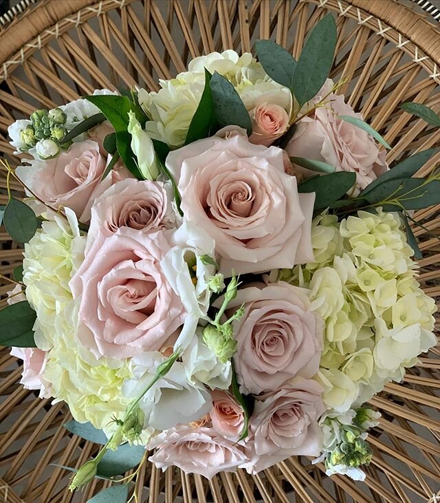 Bridal bouquet for today&rsquo;s #weddingceremony #weddingflowers by @exoticgreengarden 
#elopement #weddingday #weddingplanning #weddinginspo #weddingideas #weddingstyle #weddingseason #weddingvendor #weddingvenue #weddingflowers #weddingplanner #we