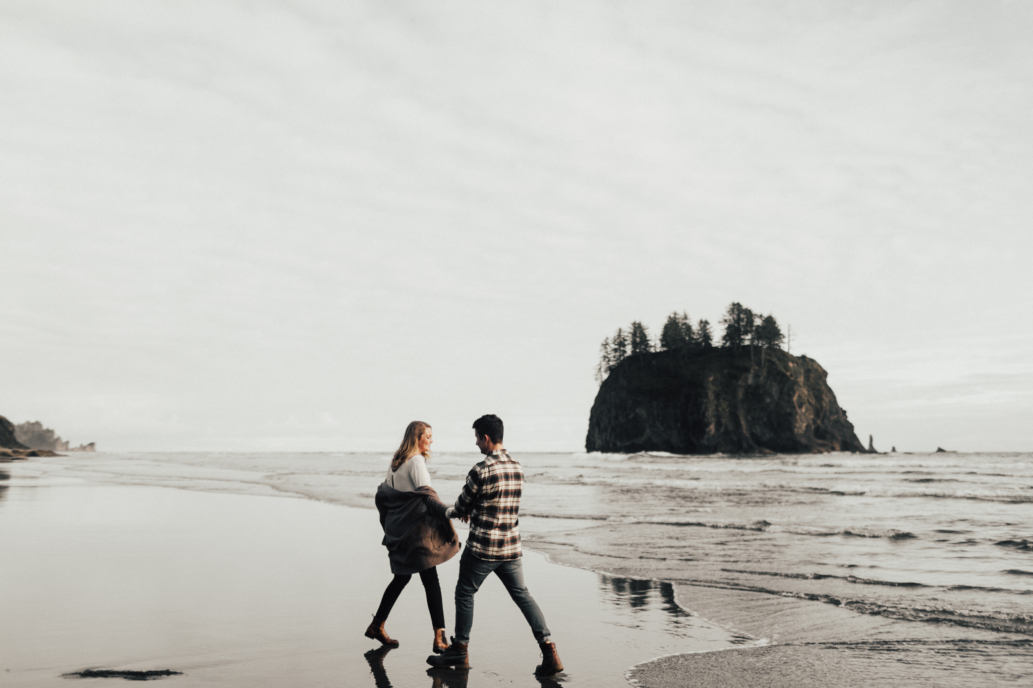 La_Push_Washington_Coast_Engagement-2.jpg