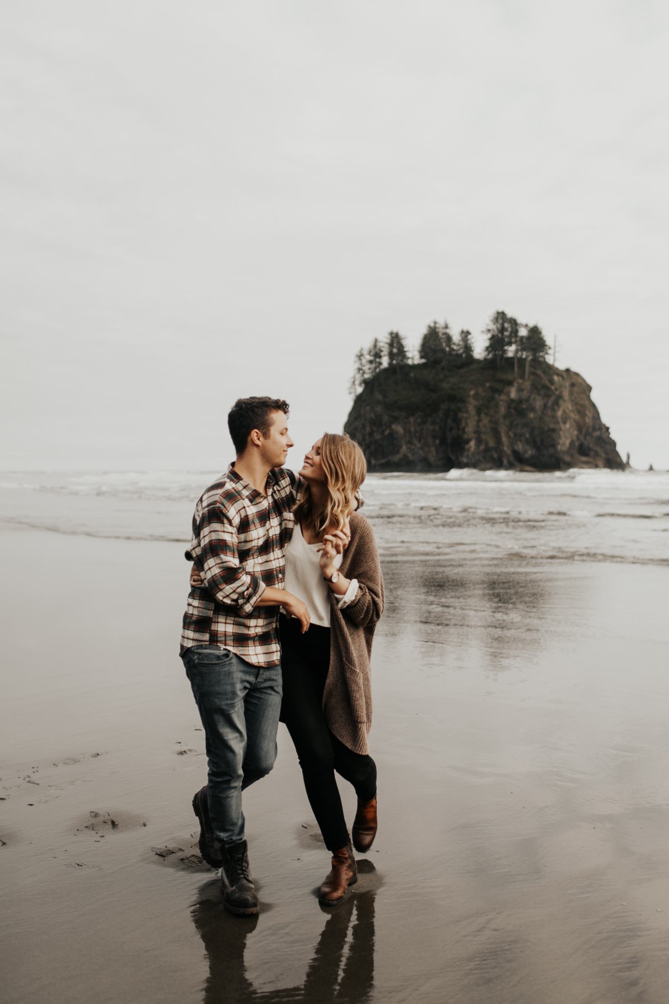 La_Push_Washington_Coast_Engagement-9.jpg