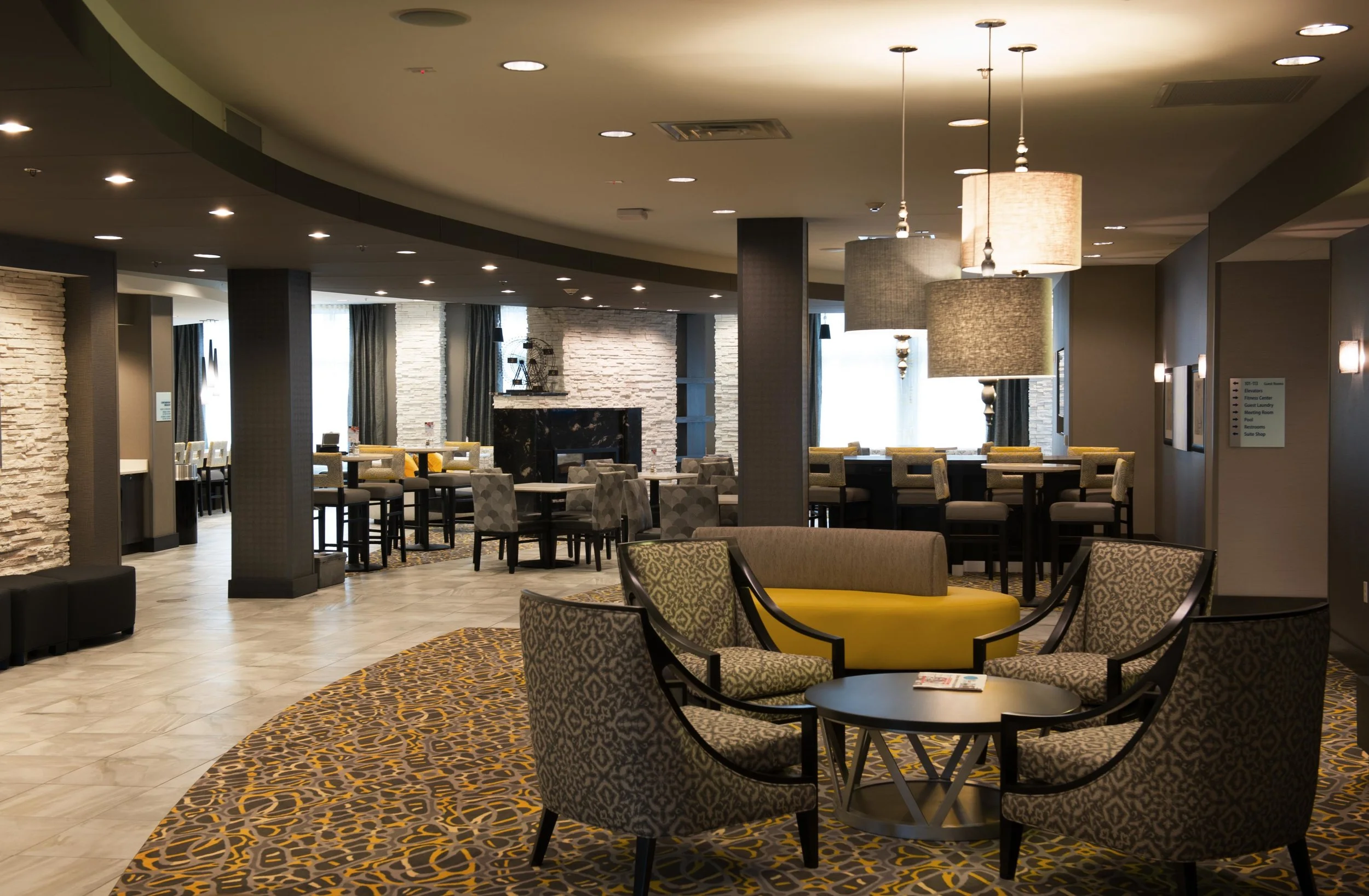 HolidayInn-lobby-3192.jpg