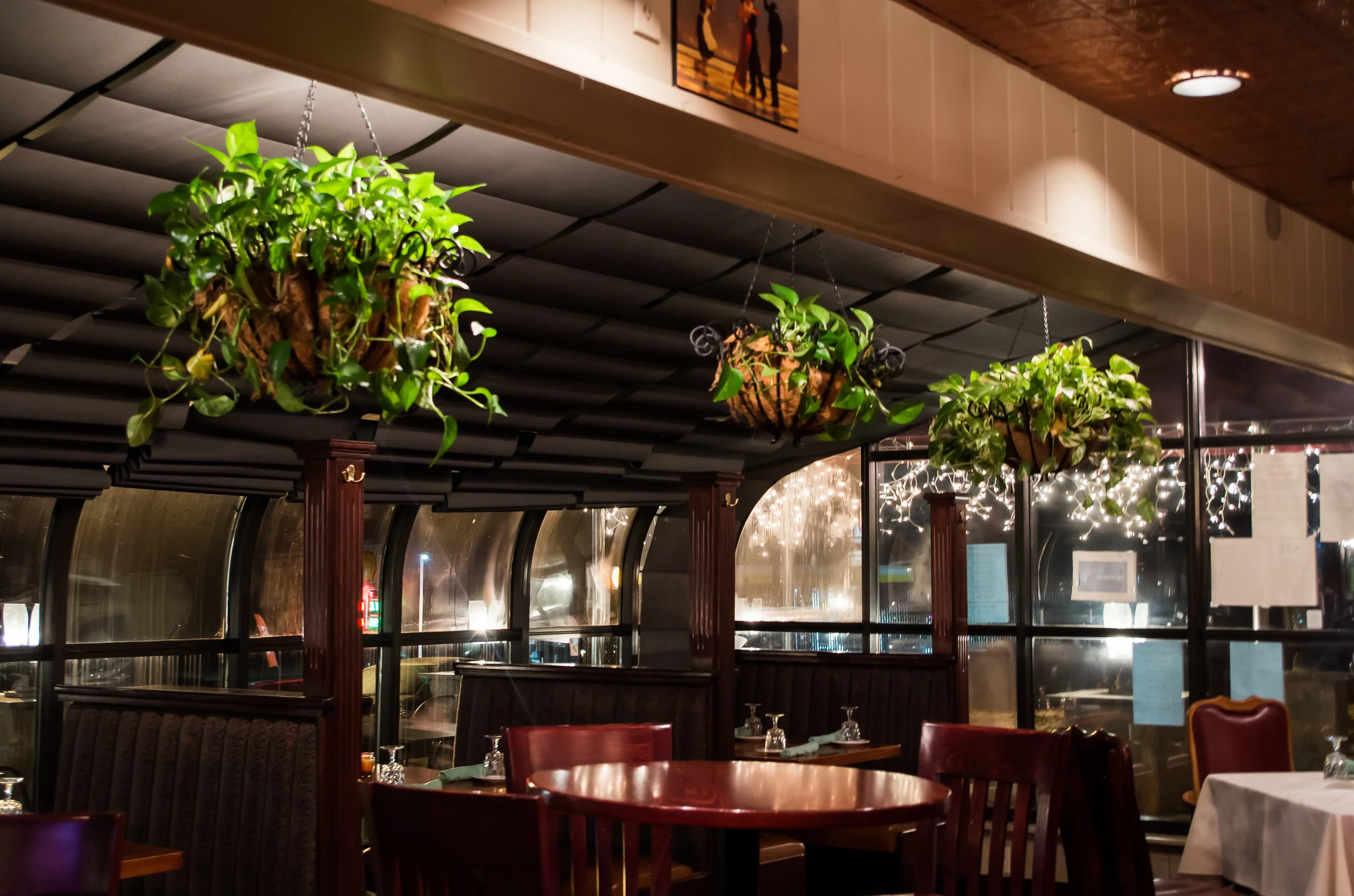 Interior_Bar_Seating_Outward.jpg