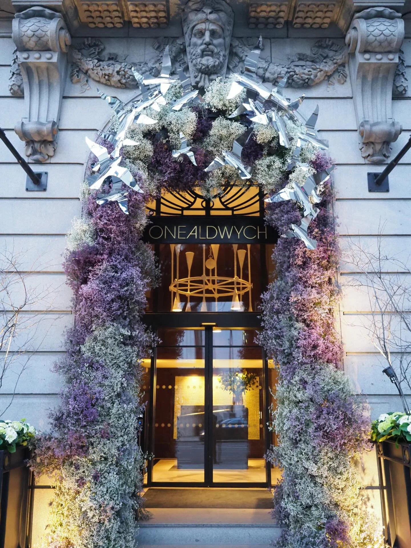 Loved working on this ethereal B Corp themed arch installation with @mark.at.one and @onealdwychhotel . Thanks also to @juliancarterstudio for bringing the flock of birds to life so beautifully.