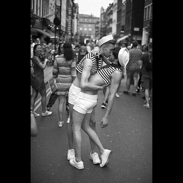 From Derek Ridgers Archive, photographing 30 years of Pride in London 📸 taken in 2019, what an pic! @derekridgers @derekridgerseditions - June is Pride month #youmewe #thekiss #togetherwearestronger #pridemonth #prideinlondon #lgbtq #lgbtq🌈 #equali