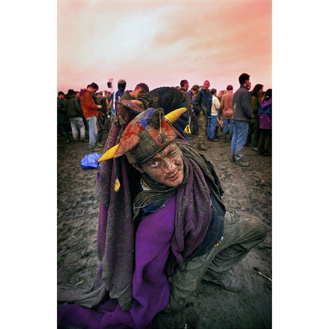 For those missing Glastonbury... on what would have been it&rsquo;s 50th, I-D interviews Derek Ridgers about his Glastonbury experiences and images taken in 90&rsquo;s for NME. Expect some gems, link in profile 🔝
This beauty taken in 1997
📸 @derekr