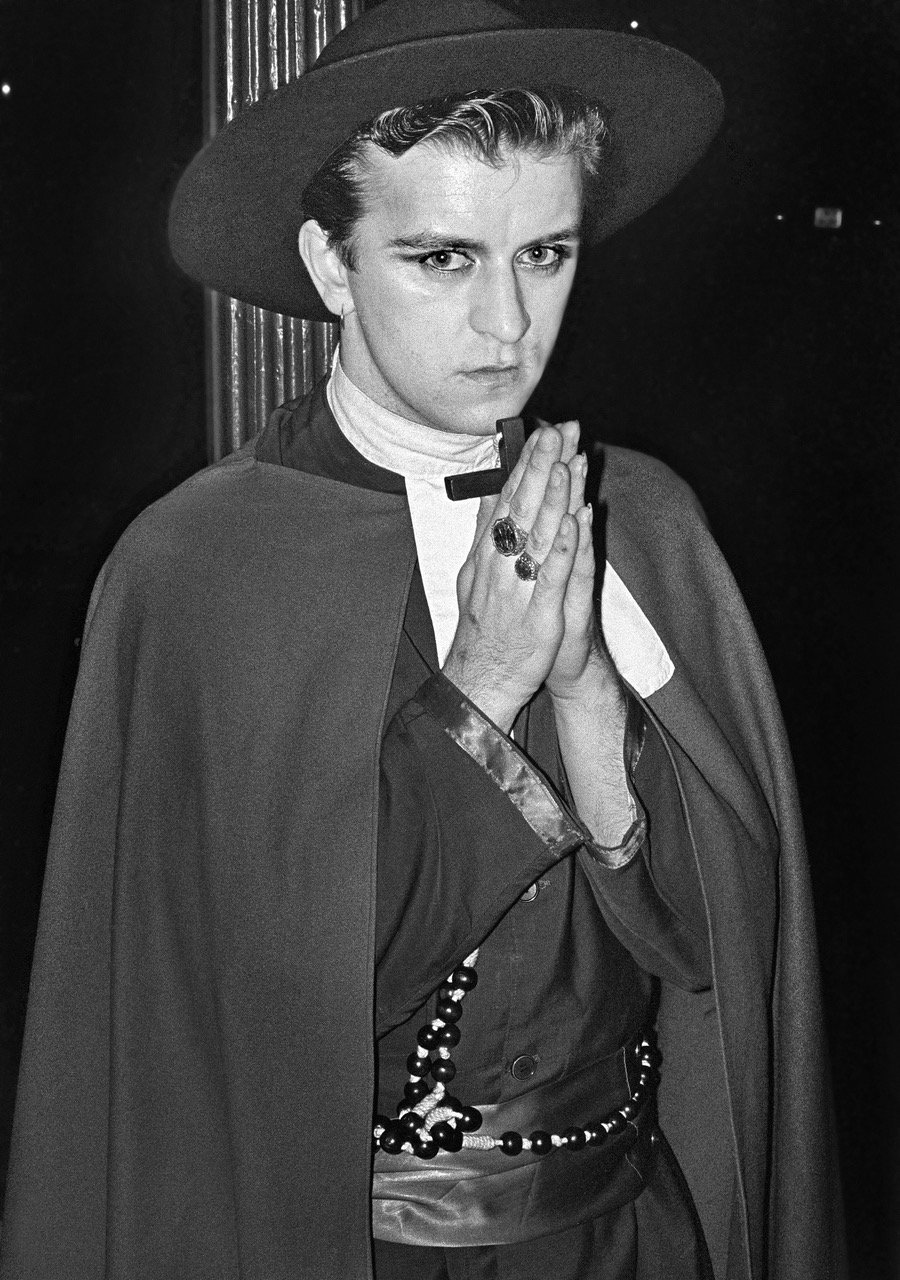 ©Derek_Ridgers_SteveStrangeOutsideHell1980_Unravel_Productions_Tramps_11.jpeg