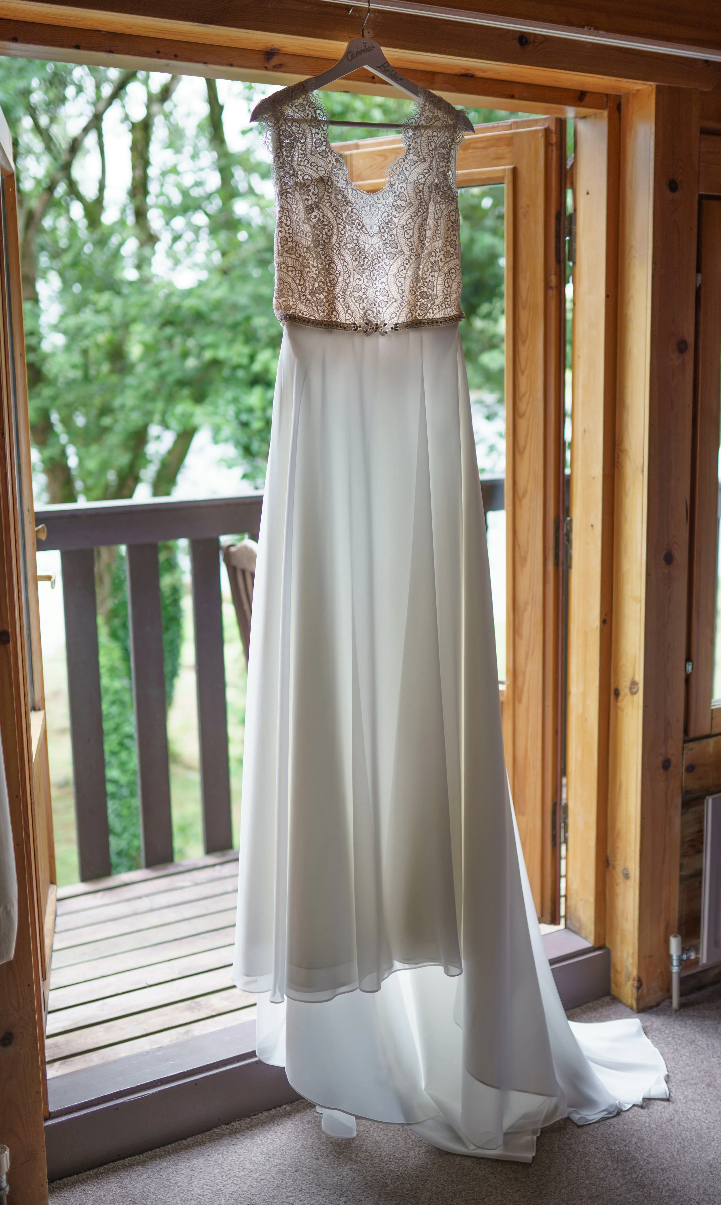 How beautiful is this dress?!