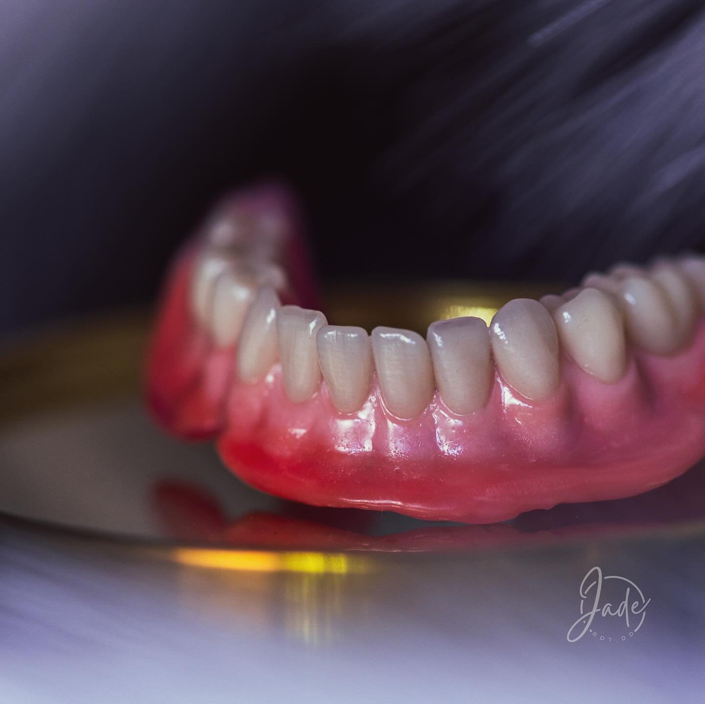 Elegance in wax.
.
.
.
Teeth: @vita @vitanorthamerica 
Wax: @candulor 
Maker + photographer : @jade.rdtdd 🪶
.
.
.
#denturist #denture #lowerdenture #vita100years #smiledesign #analog #dentallabtech #dentallabtech #dental #dentistry #completedenture 