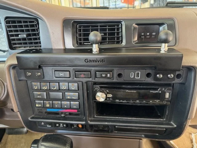 80 Series Dashboard Accessory Mounts