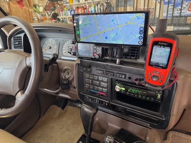 80 Series Dashboard Accessory Mount