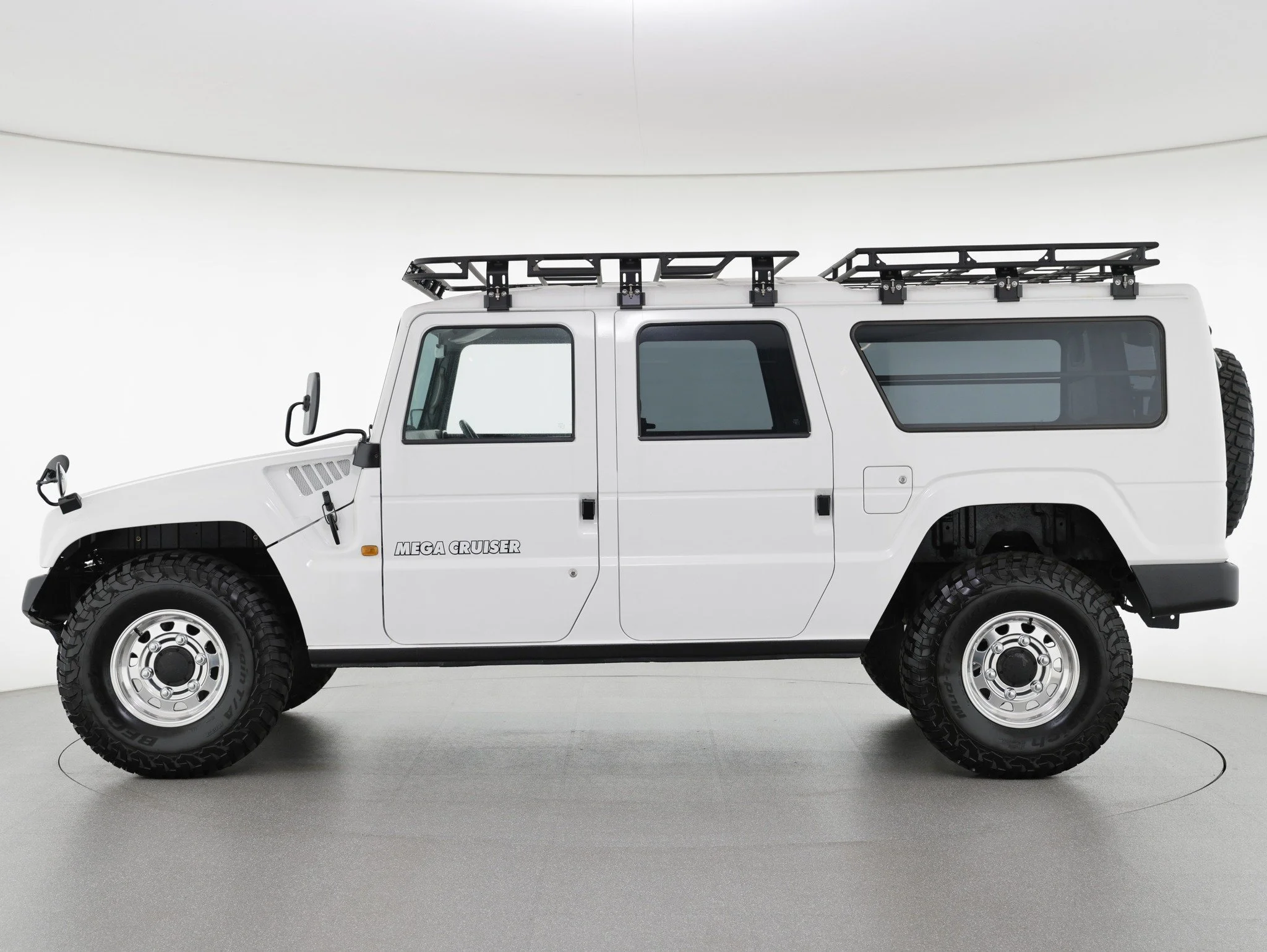 neauto_megacruiser9.jpg