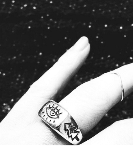 rounded rectangle with side etching.png