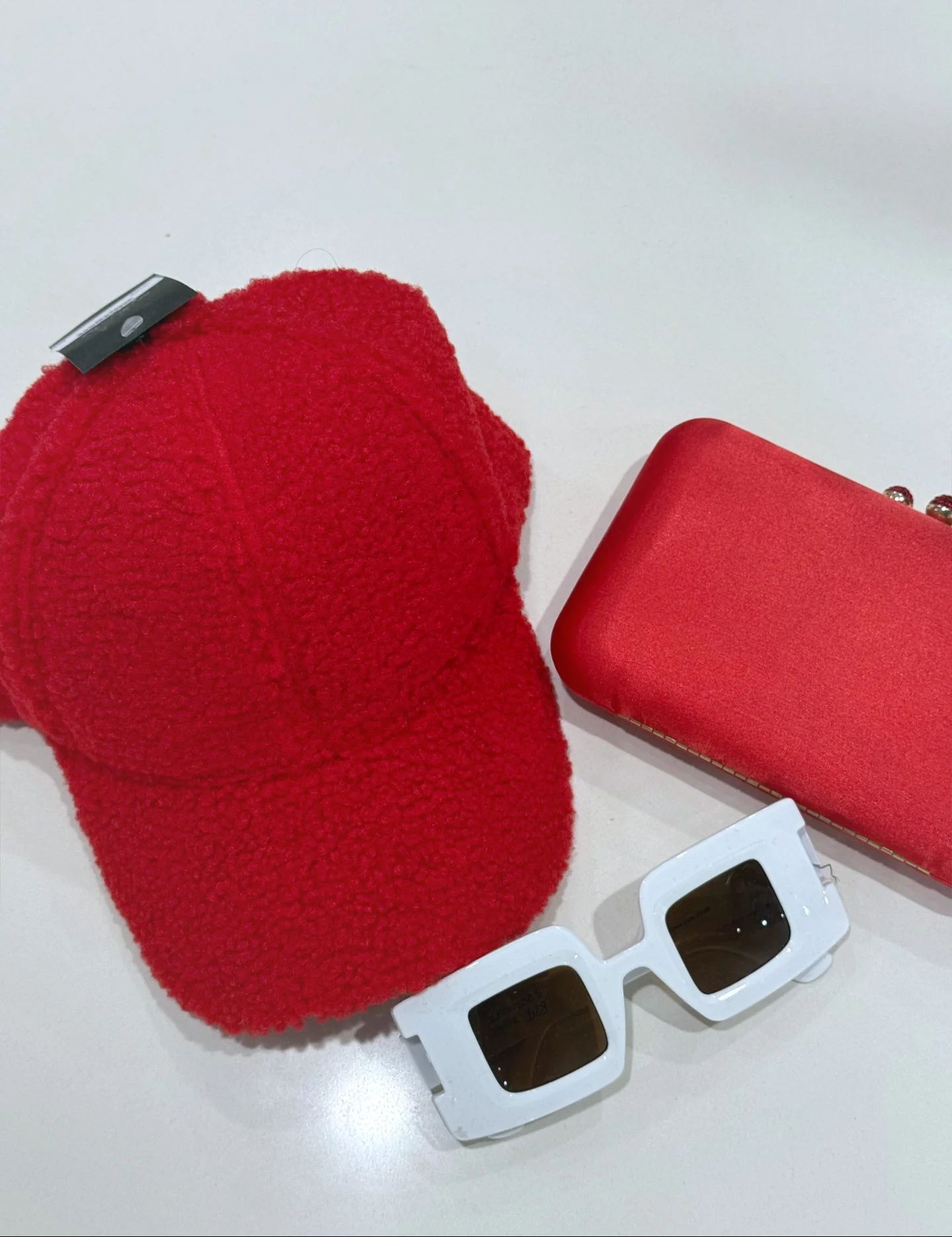 Holiday reds hit different &hearts;️
Shop the newest accessories at RikRak Boutique bold, bright, and gift-able.