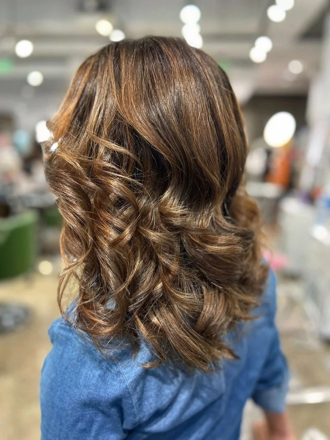 Glossy, bouncy, and full of dimension ✨
Book your next hair transformation ➝ www.rikrak.com