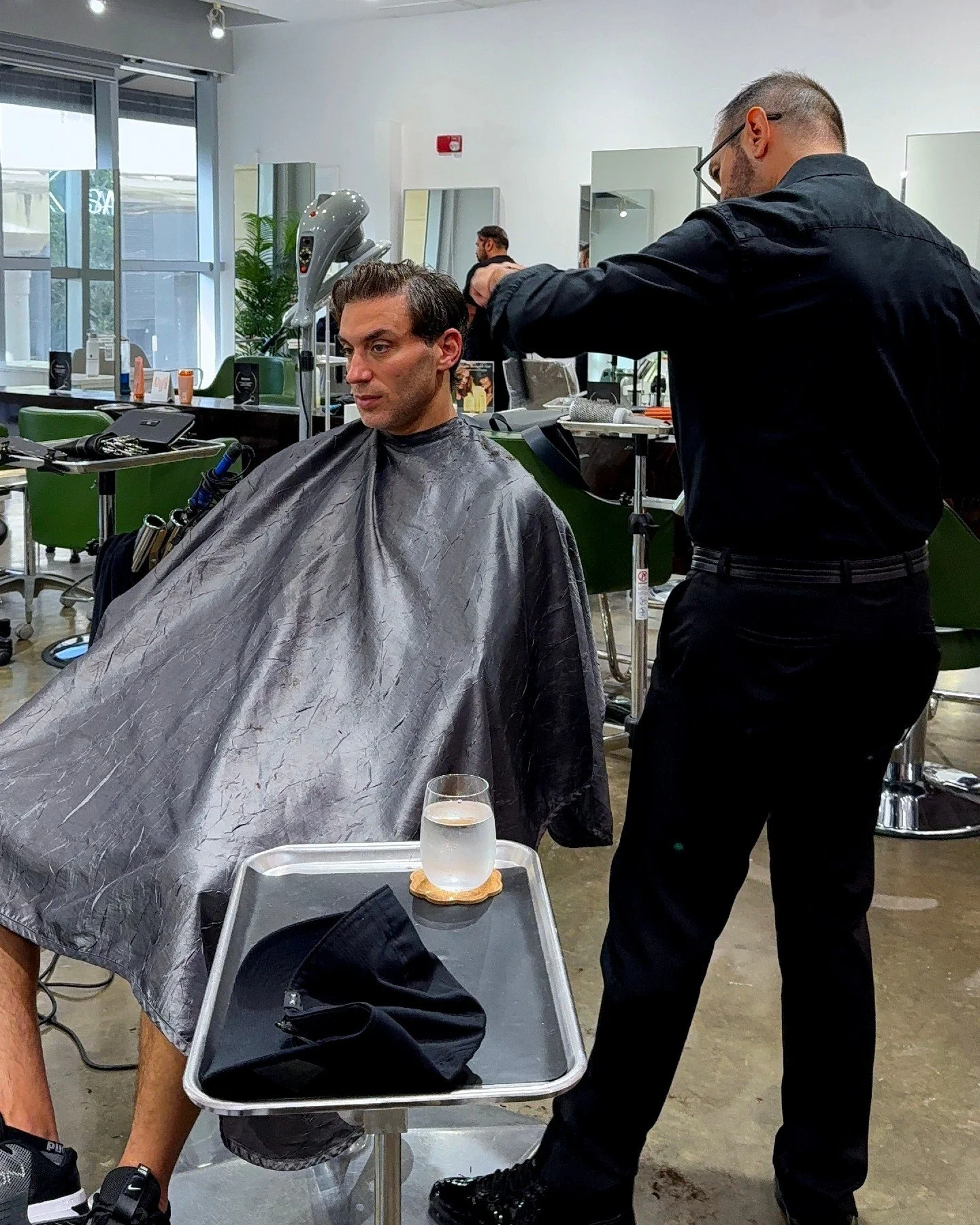 Sharp. Clean. Classic. Because great hair isn&rsquo;t just for the ladies. 👔✂️
Book your appointment at rikrak.com