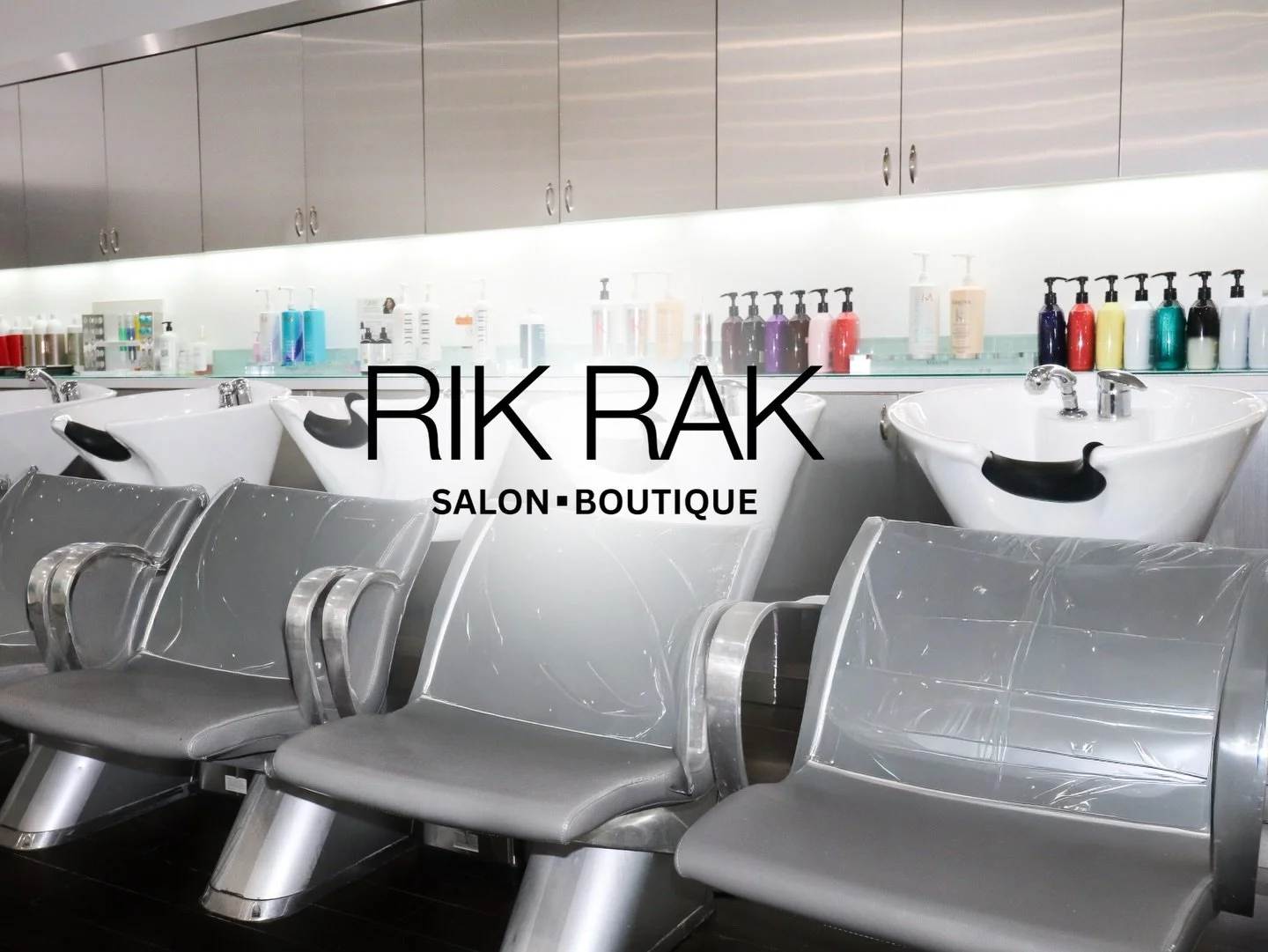 Warm water, a scalp massage, and nothing on your to-do list.
This is your seat at Rik Rak. 🖤
Book now link in bio