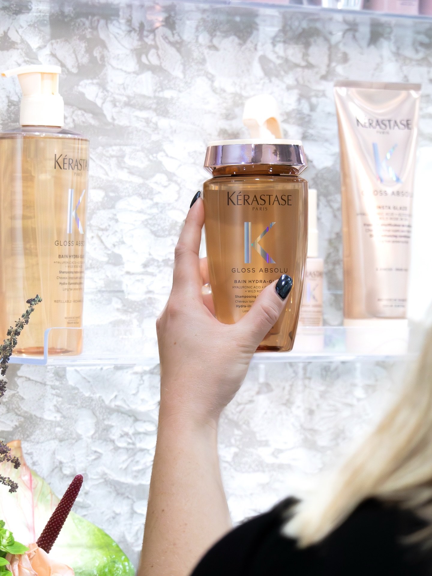 Your gloss era starts with this.
@kerastase_official  Gloss Absolu 
Available at Rik Rak Salon