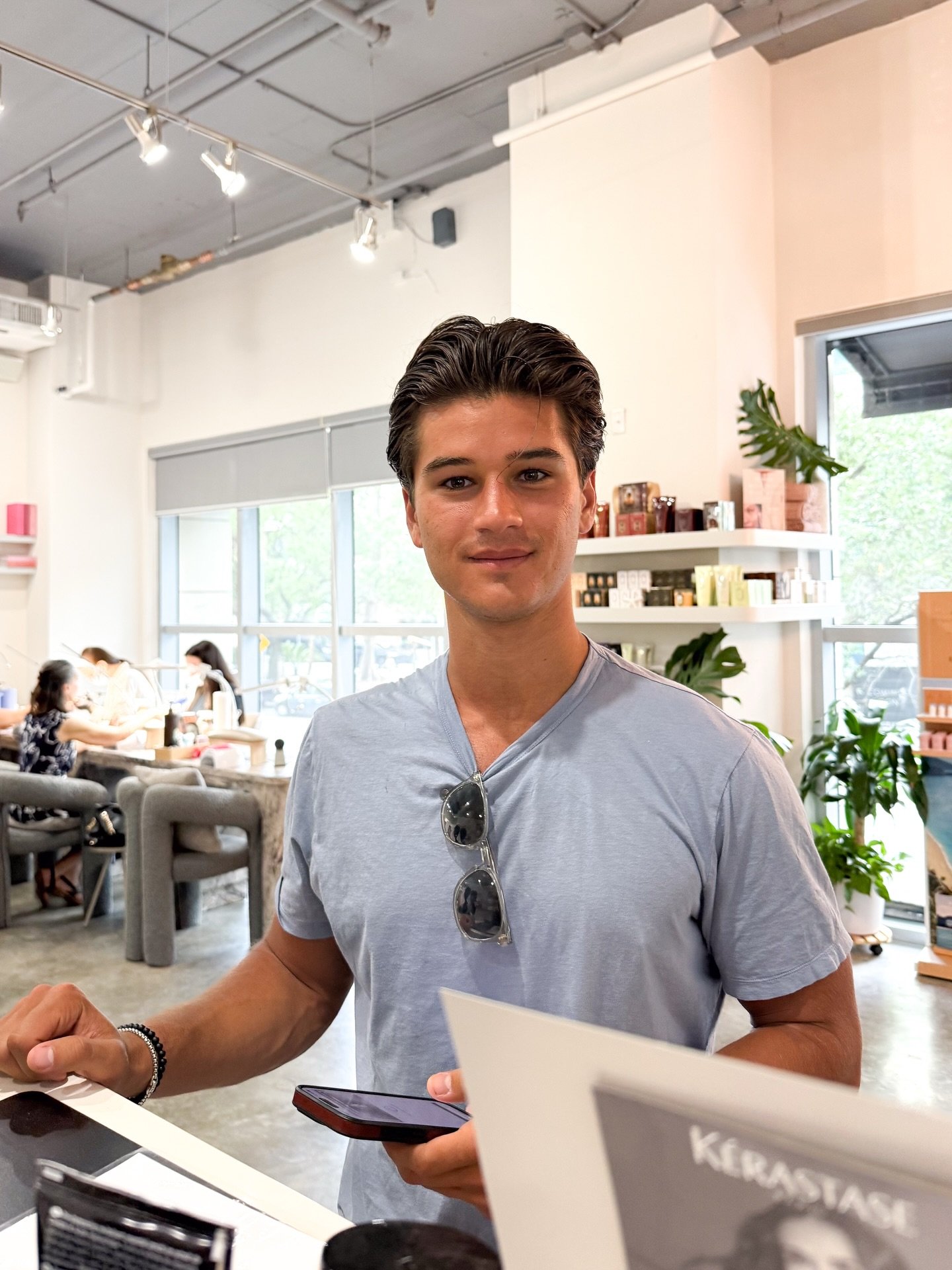 The finish says everything. ✨
Men&rsquo;s cuts and styling at Rik Rak. Precision, care, and results that speak for themselves. Brickell&rsquo;s luxury salon experience is for everyone.

💇🏻&zwj;♂️ hair by: @hairlali_ 
📍 Brickell, Miami 
🔗Link in b