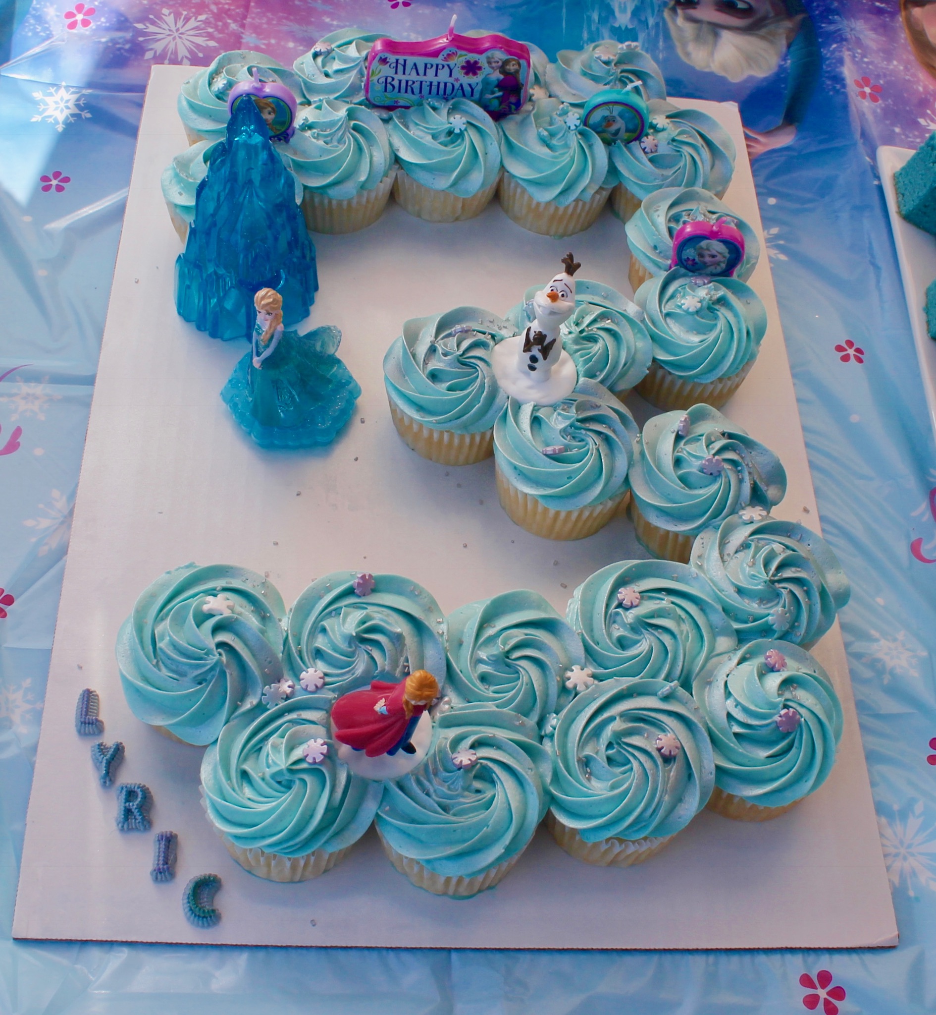 Ice Blue Pull-Apart Cupcake "3"