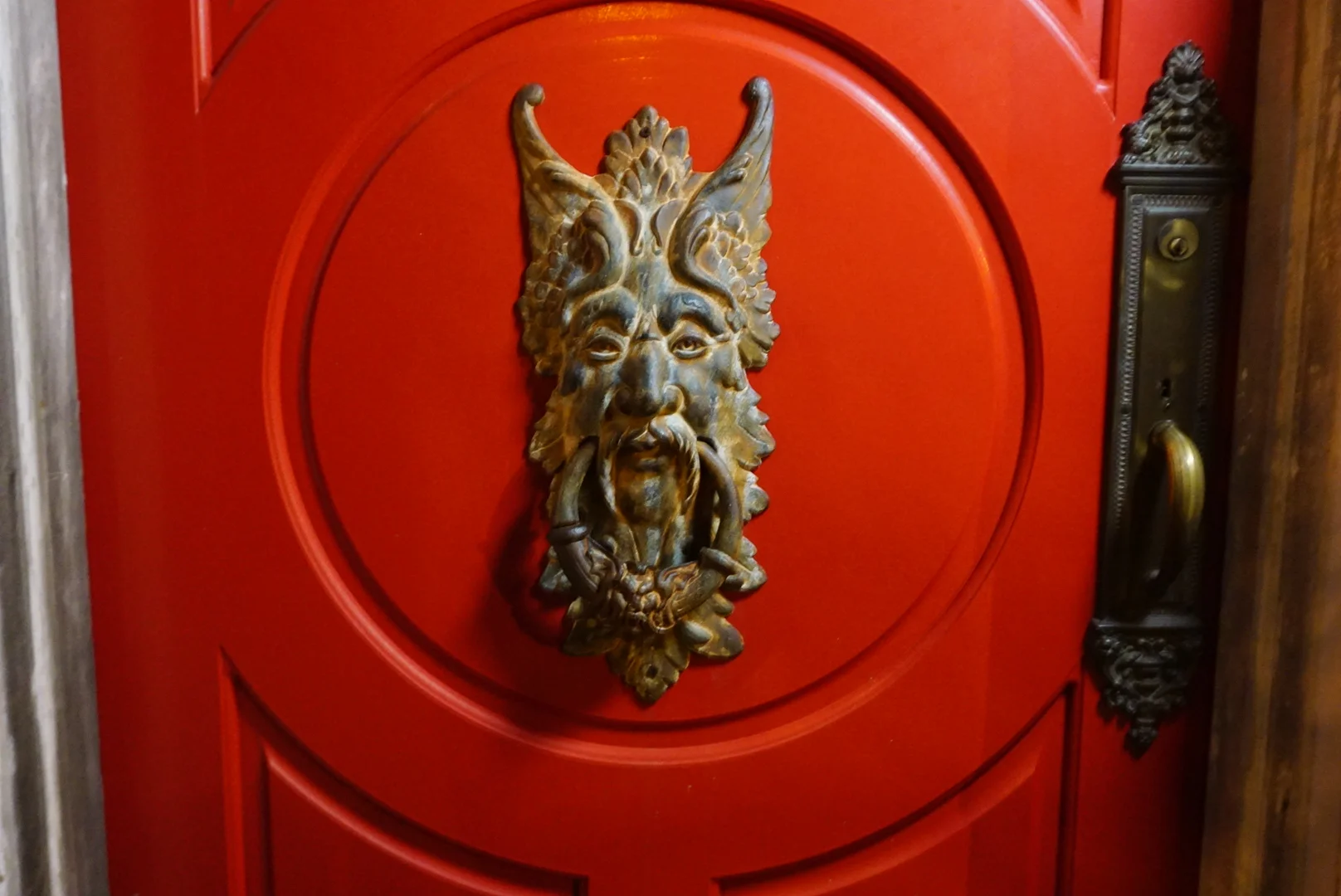 I found this door knocker very interesting. 