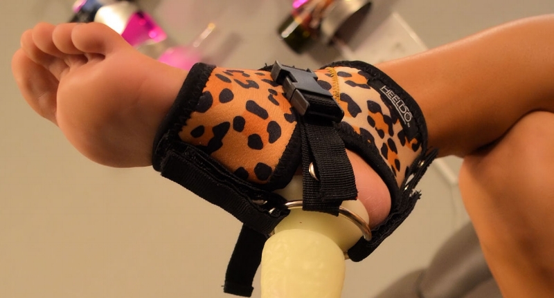 Heeldo with dildo fixed in 'bottom heel' position