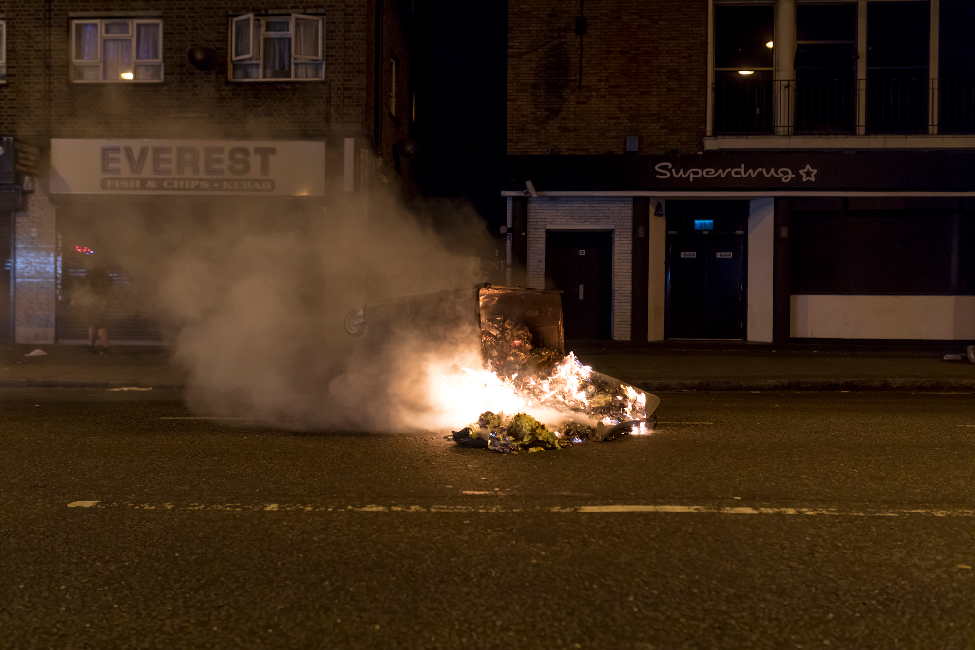 Demonstrators clashed with police in London over the death of Edir Frederico Da Costa, a 25 year old black man who passed away six day after being arrested officers. The police watchdog, used force and CS spray against Da Costa during his arrest.