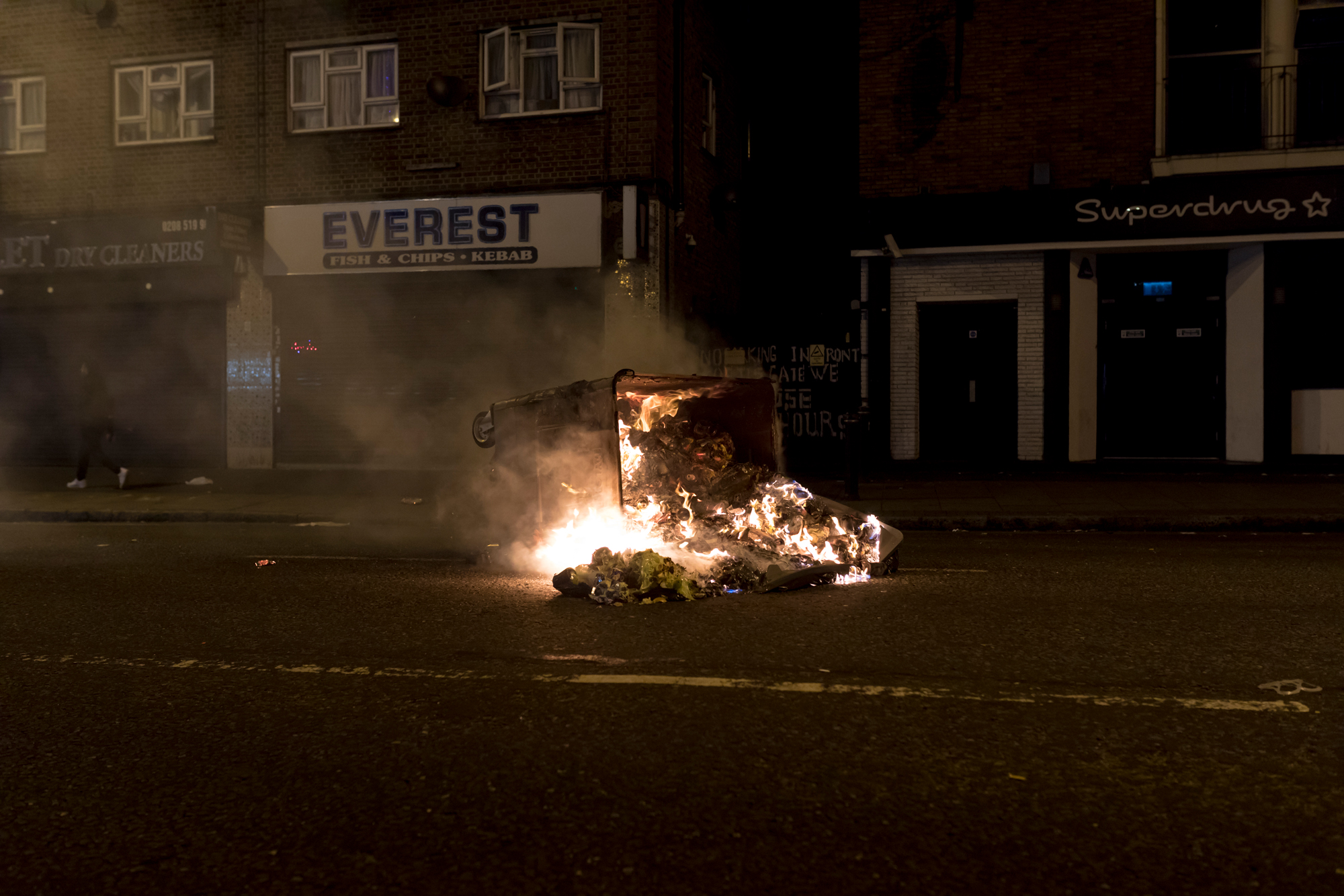 Demonstrators clashed with police in London over the death of Edir Frederico Da Costa, a 25 year old black man who passed away six day after being arrested officers. The police watchdog, used force and CS spray against Da Costa during his arrest.