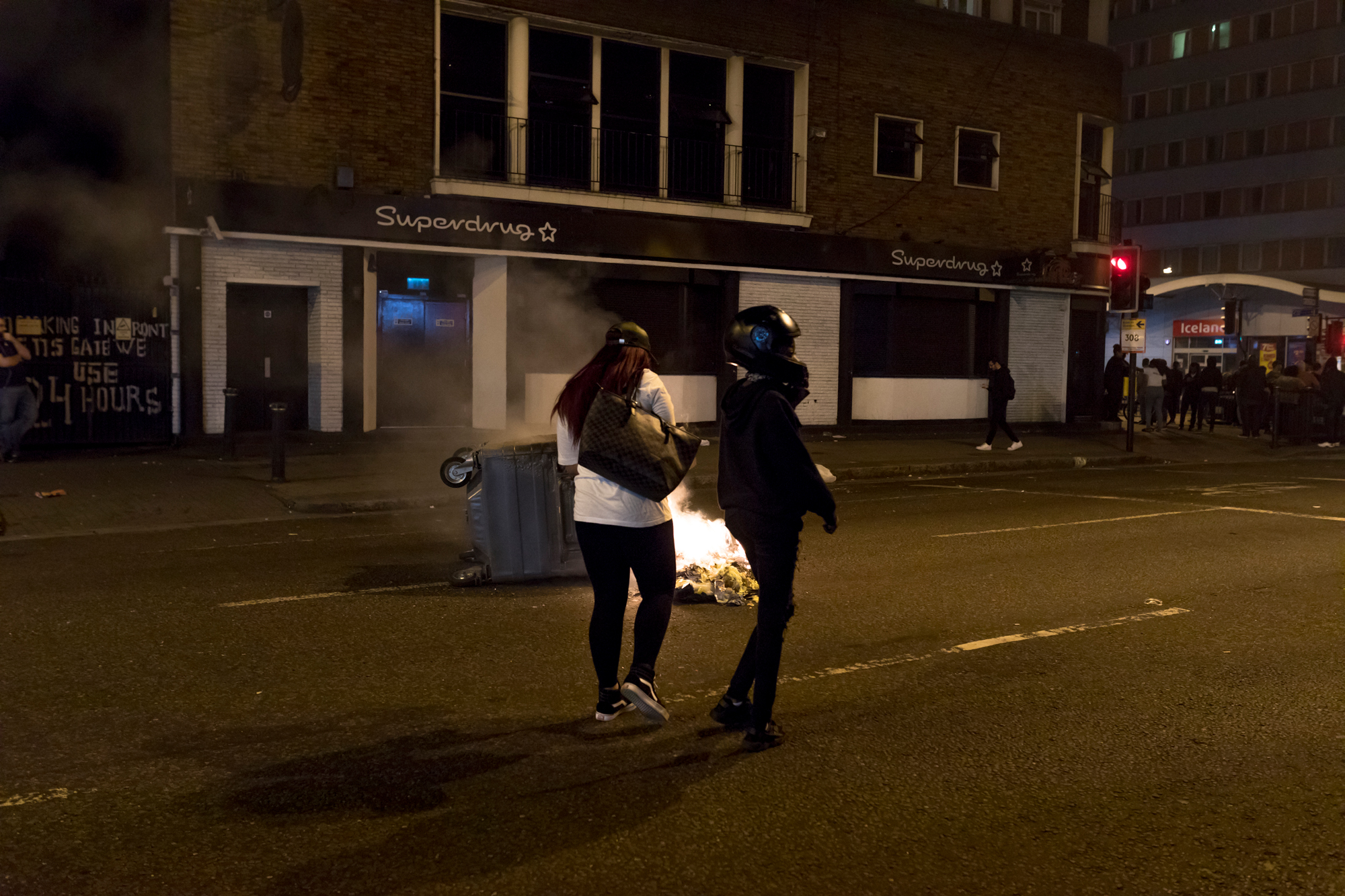 Demonstrators clashed with police in London over the death of Edir Frederico Da Costa, a 25 year old black man who passed away six day after being arrested officers. The police watchdog, used force and CS spray against Da Costa during his arrest.