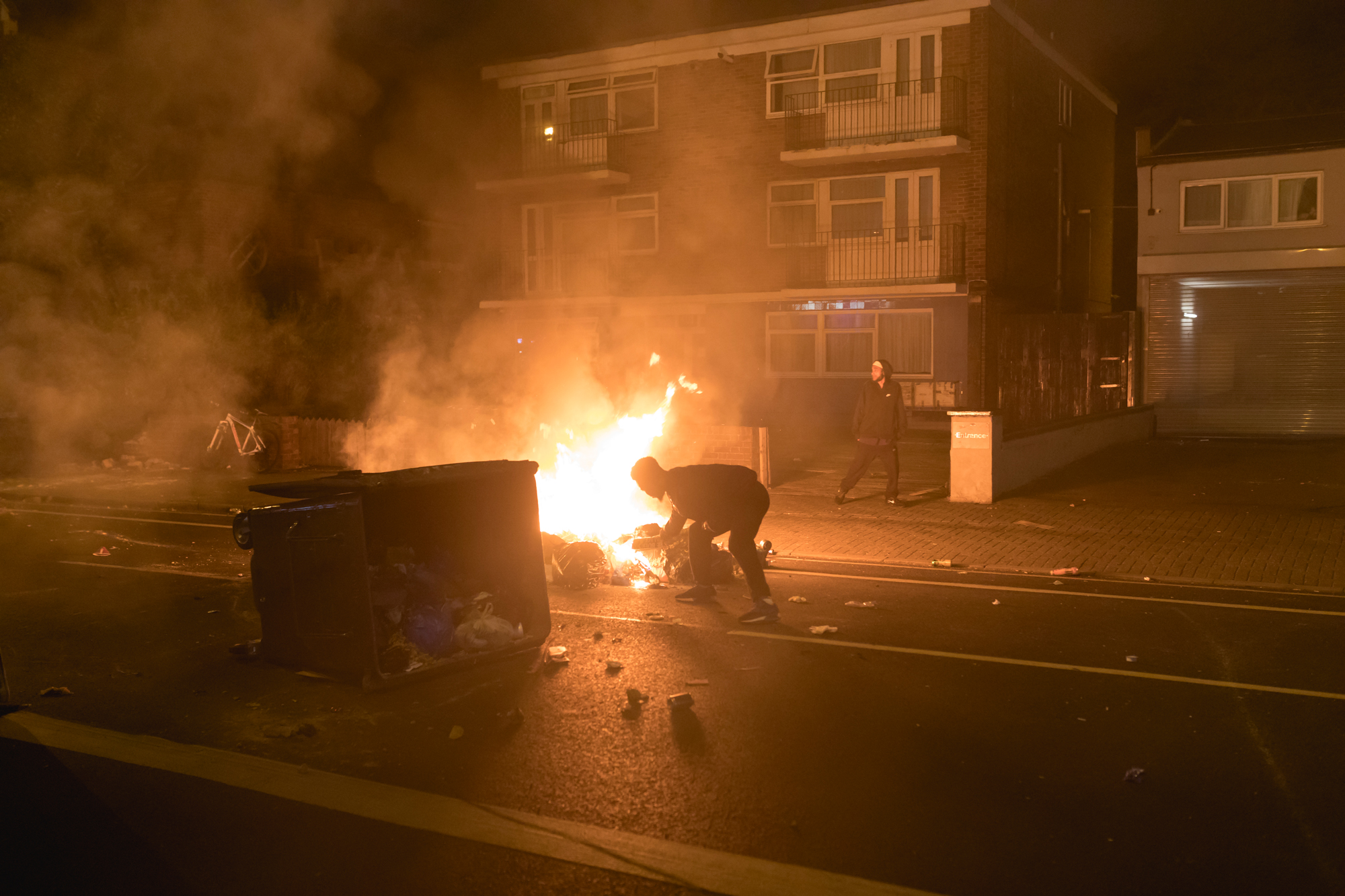 Demonstrators clashed with police in London over the death of Edir Frederico Da Costa, a 25 year old black man who passed away six day after being arrested officers. The police watchdog, used force and CS spray against Da Costa during his arrest.