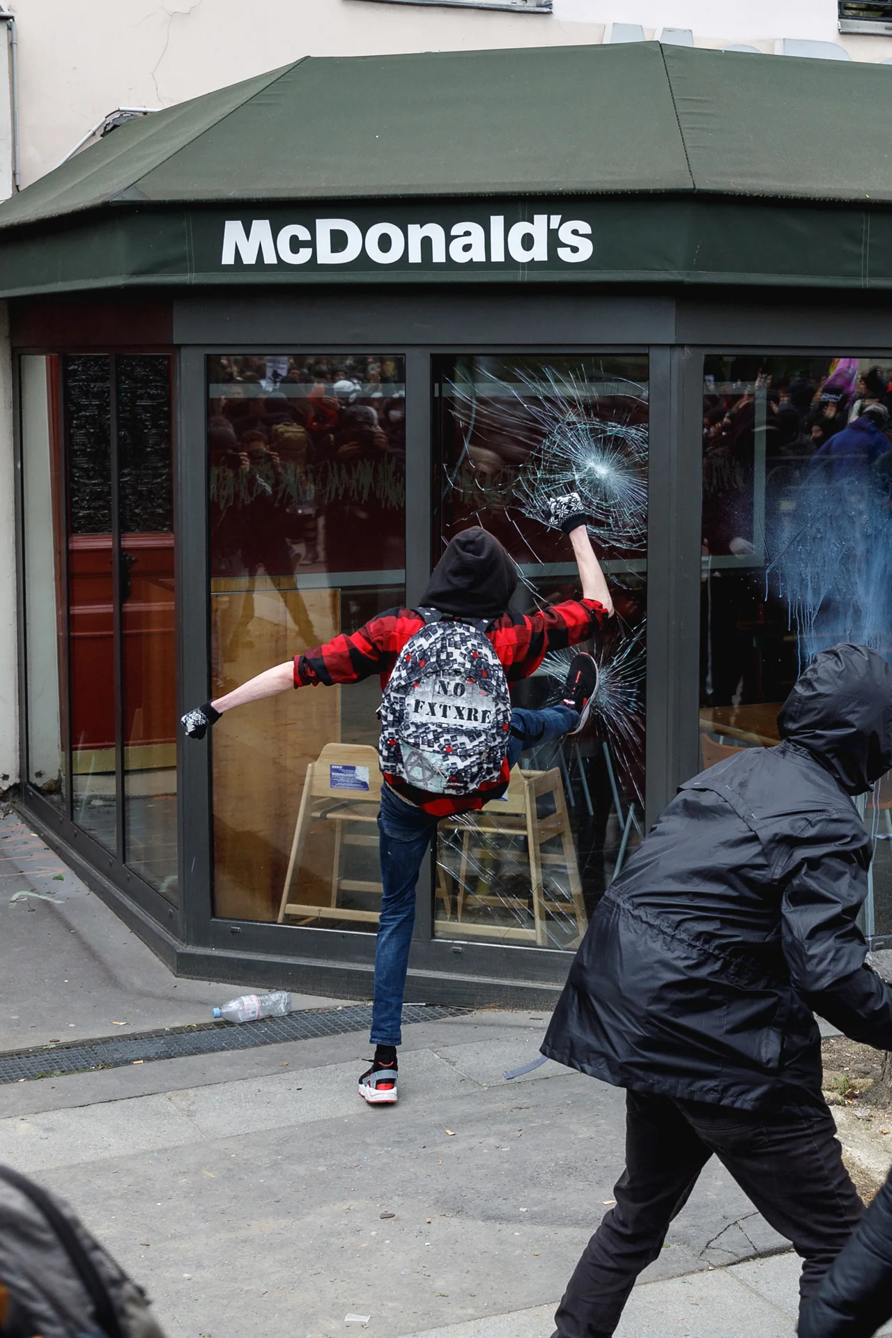EdRobertson_Occipitals_ParisMayDayRiots_2018_47.jpg