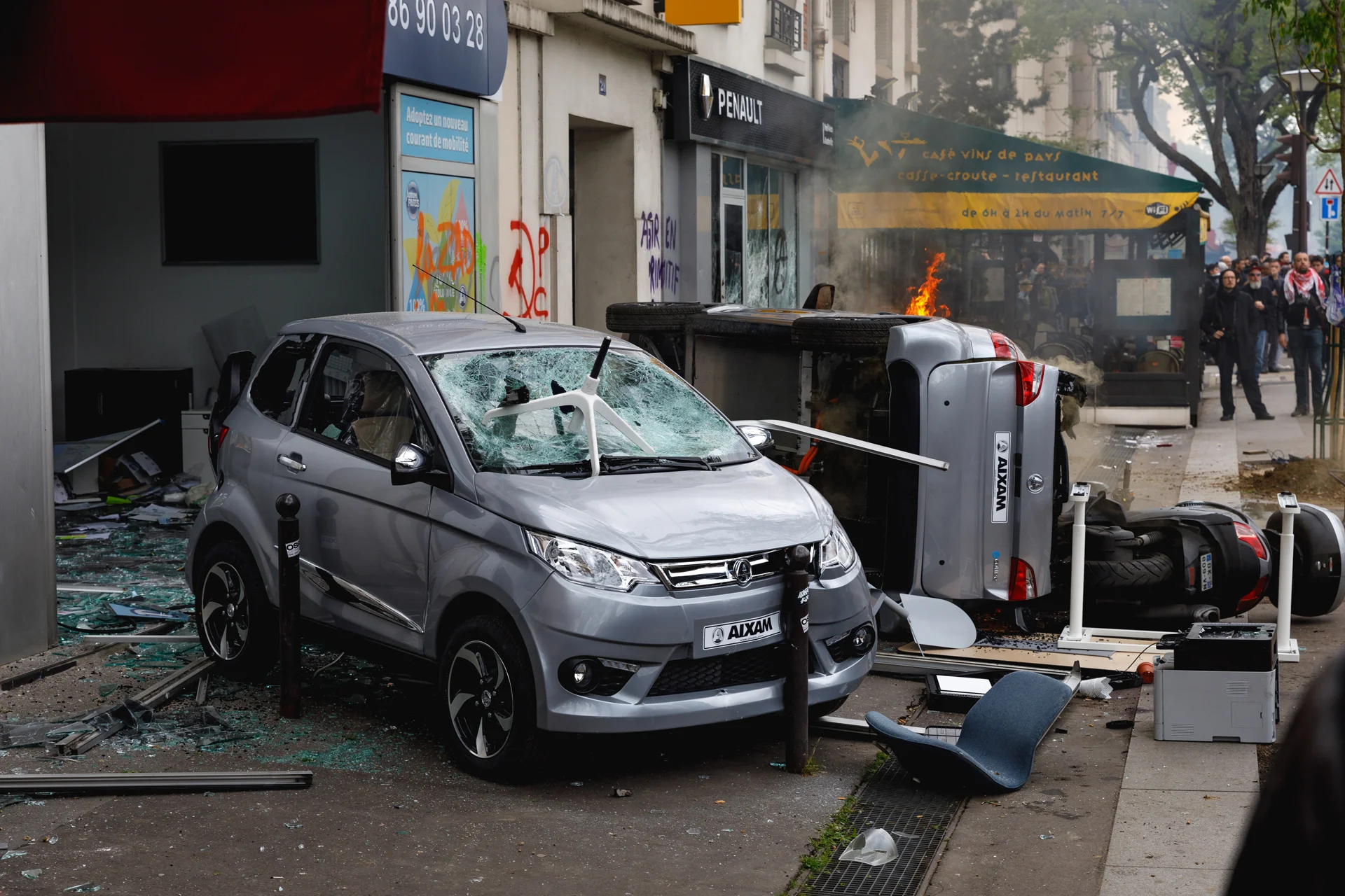 EdRobertson_Occipitals_ParisMayDayRiots_2018_43.jpg