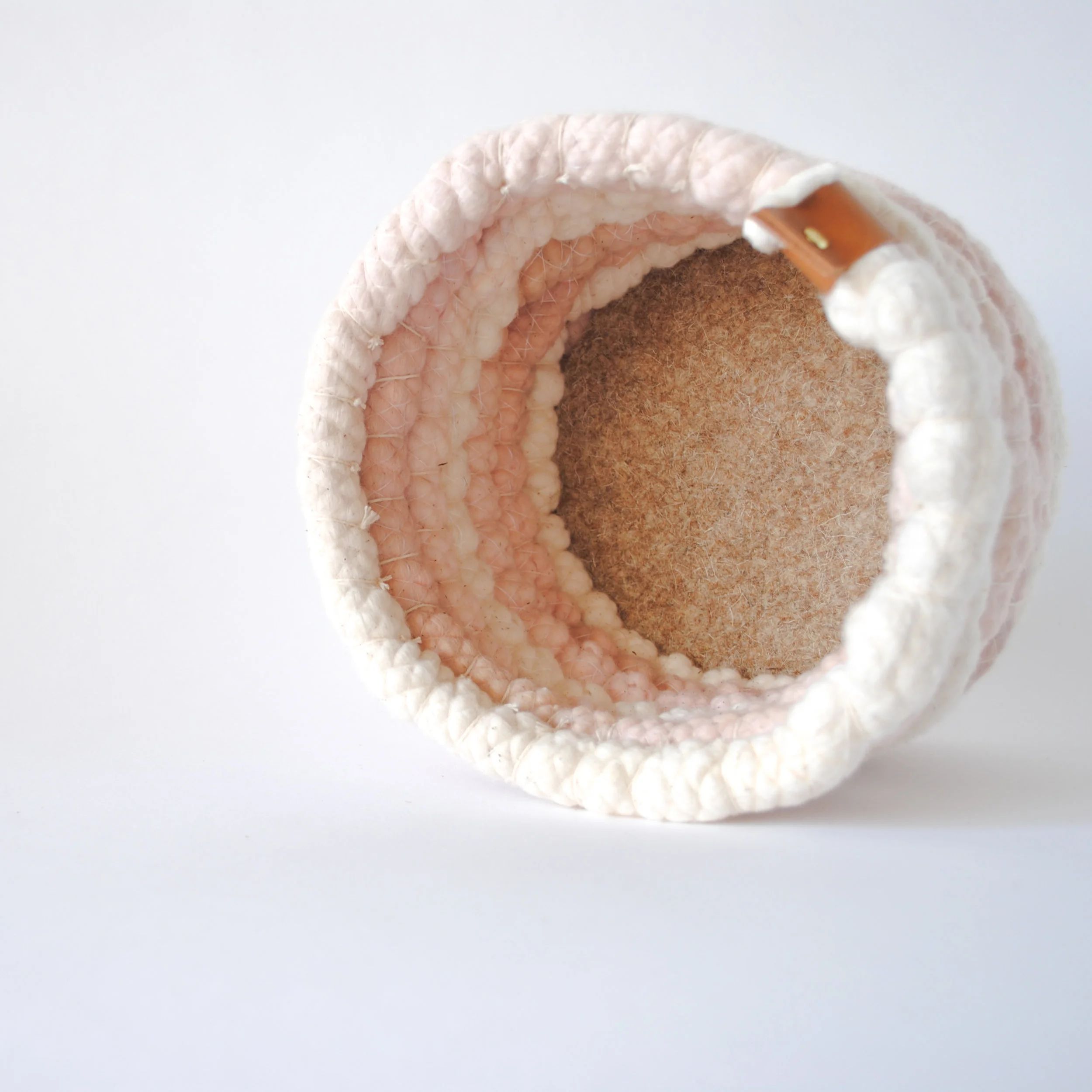 WEGATHER_Handwoven_PlantCozy_Abalone_FeltInsert.JPG