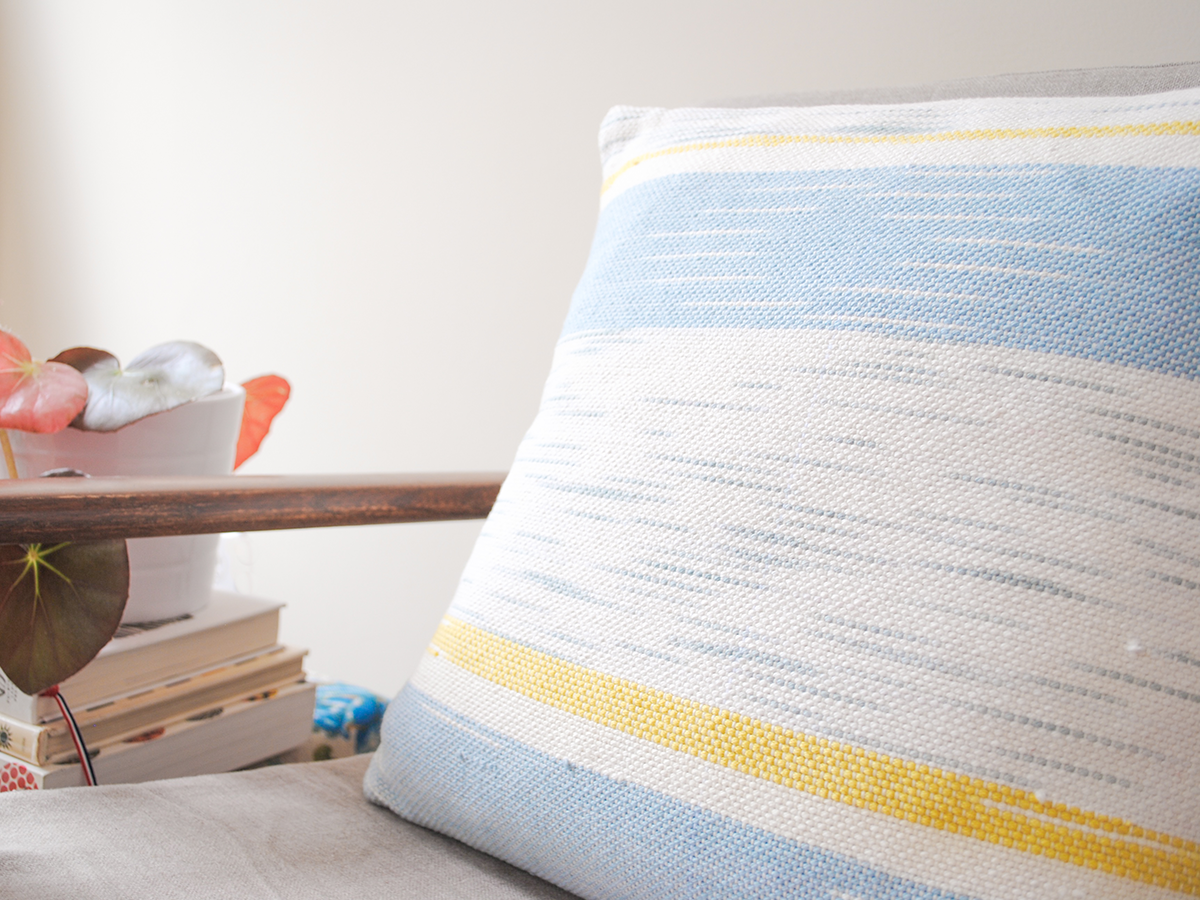 pillow-medium-square-cream-cloud-gold-chair-detail.png