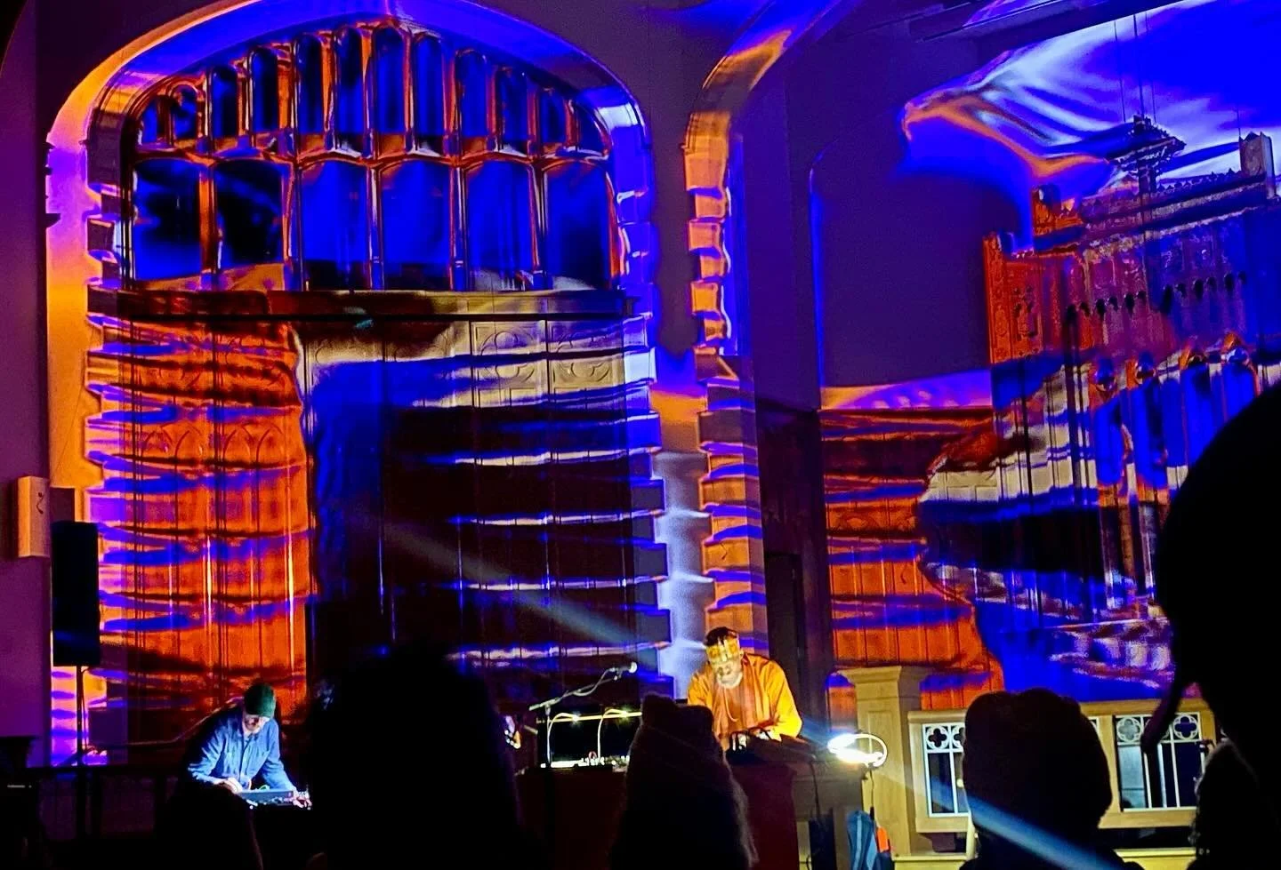 Laraaji and Sam Prekop last night&hellip; absolutely stunning ✨ what a treat 🙏

#laraaji #samprekop #theseaandcake #seattlefirstbaptistchurch #modularsynth #zither