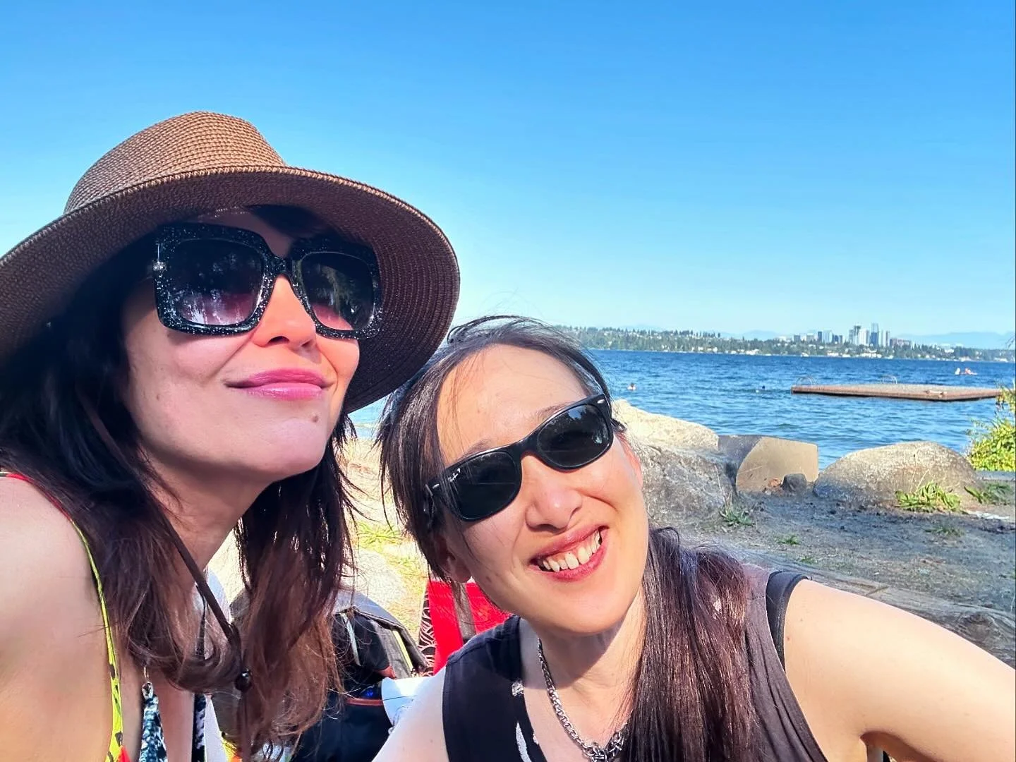 Lake day 🌊 with tall Yoona @yoonacular and yellow mustard 💛💛