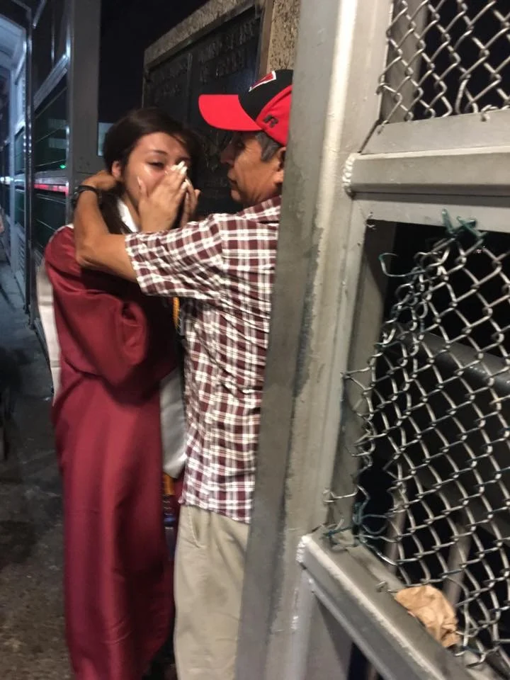 After graduating high school, teen meets dad at border to celebrate
