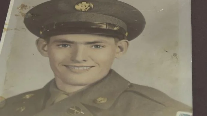 Hundreds show up to veteran's funeral who had no known relatives
