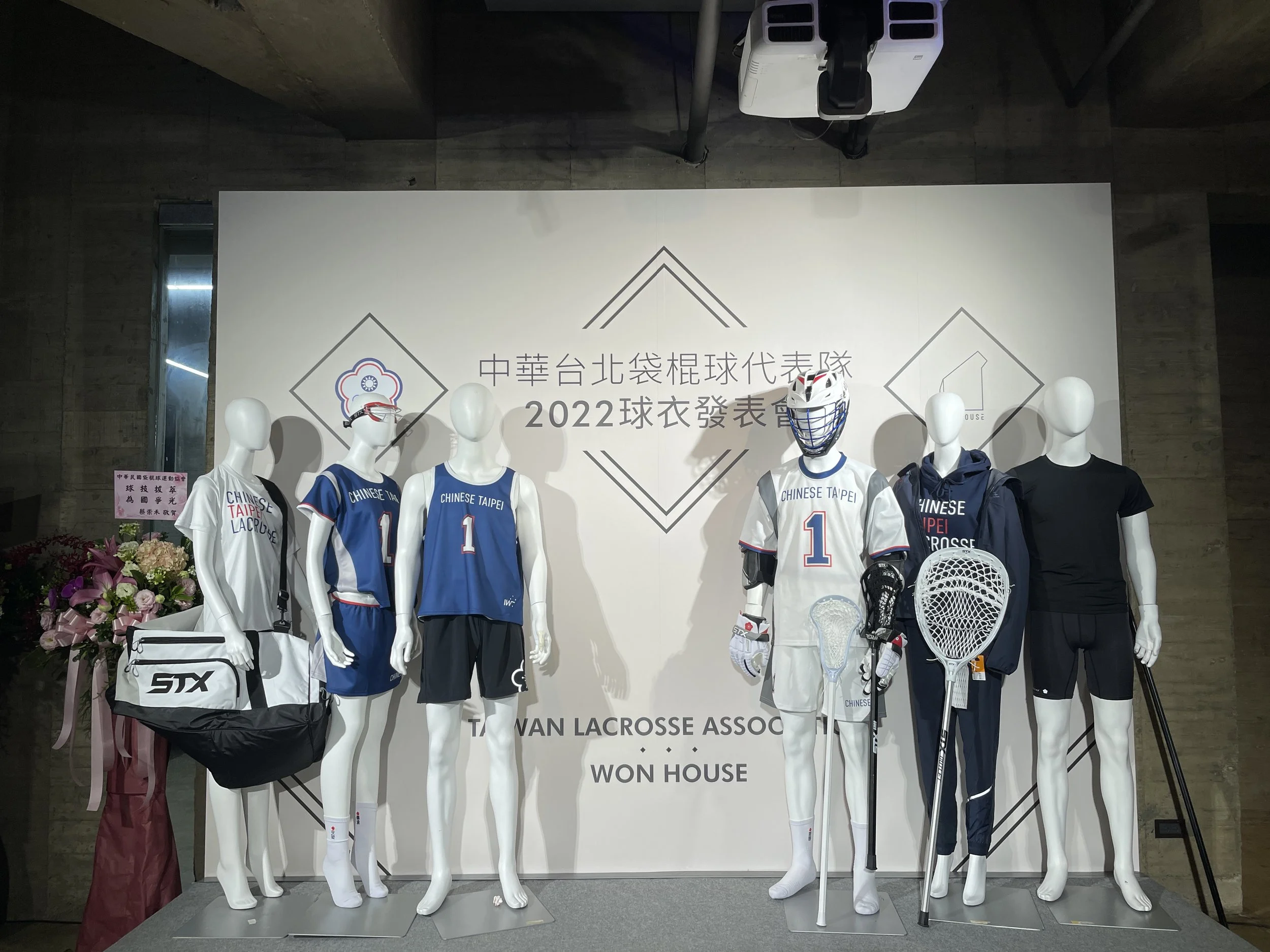 中華台北袋棍球隊新戰袍首亮相 客製化球衣助球員征戰國際賽事