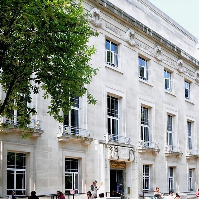 LONDON SCHOOL OF HYGIENE AND TROPICAL MEDICINE - 🇬🇧 If you have been following the news in the UK, you will have noticed how pivotal the academics at LSHTM have been in offering advise while continuing to conduct groundbreaking research covid-19. A