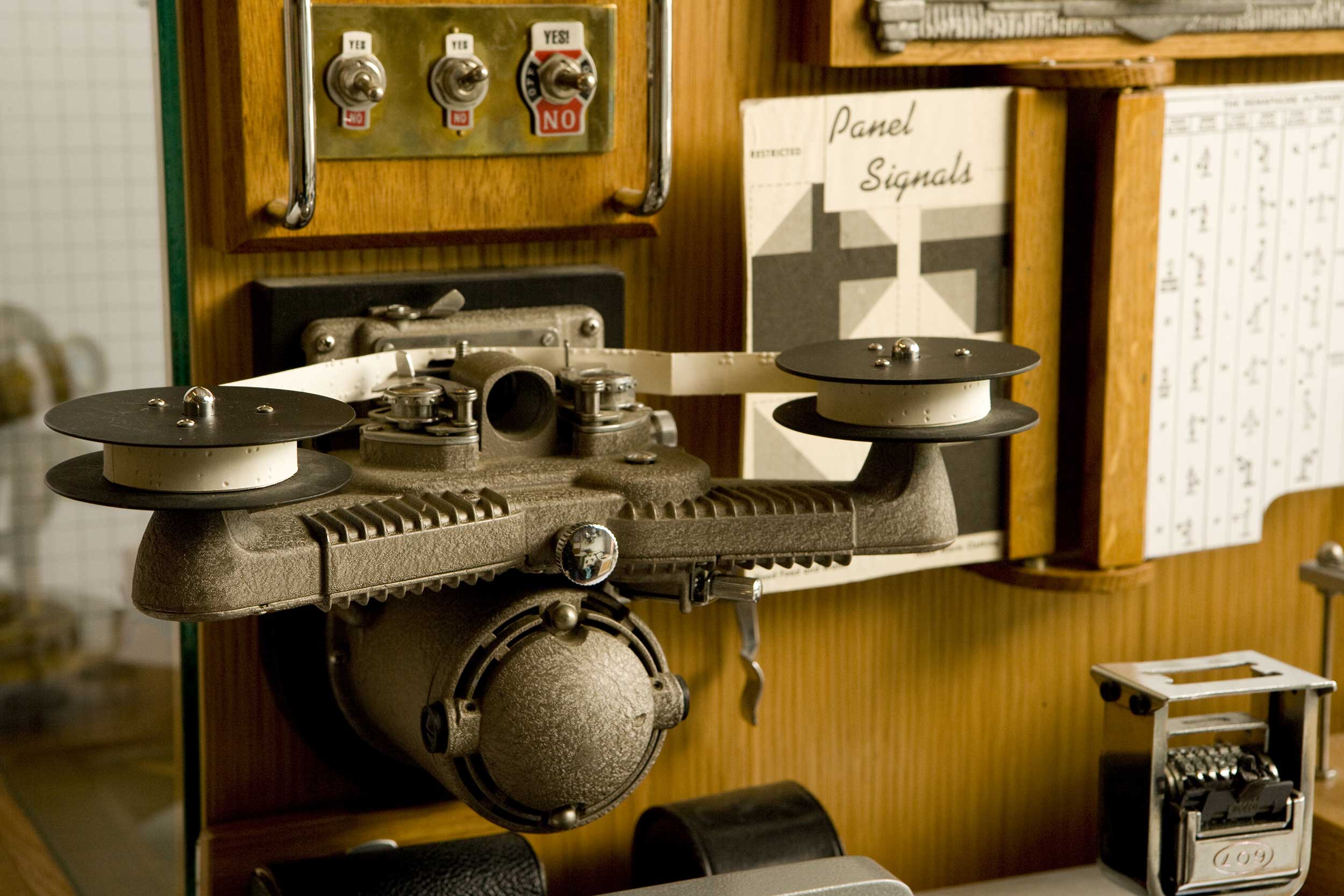Braille encoder from a Super 8 projector (sight becomes touch)