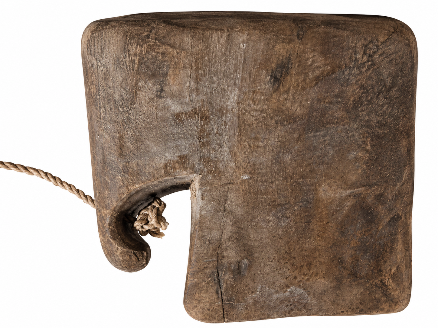 Weathered+Wooden+Cleat+with+Braided+Rope.png