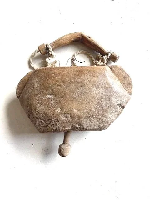 VINTAGE TIMBER COW BELL / 10