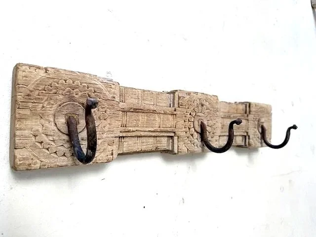 3 HOOK AGED TEAK PANEL  / T0075