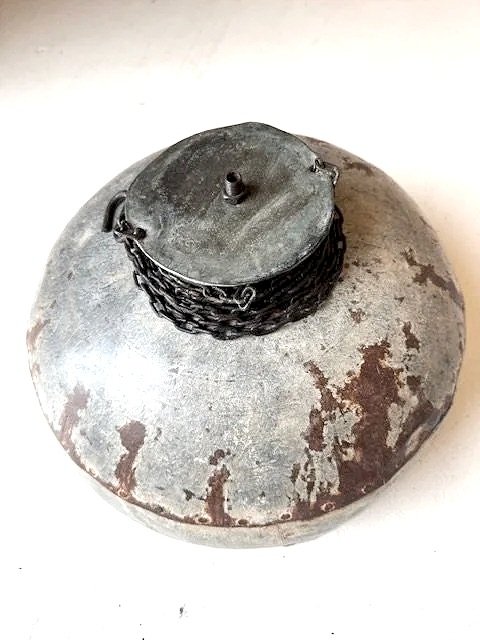 iron shade , outdoor lighting , industrial lighting