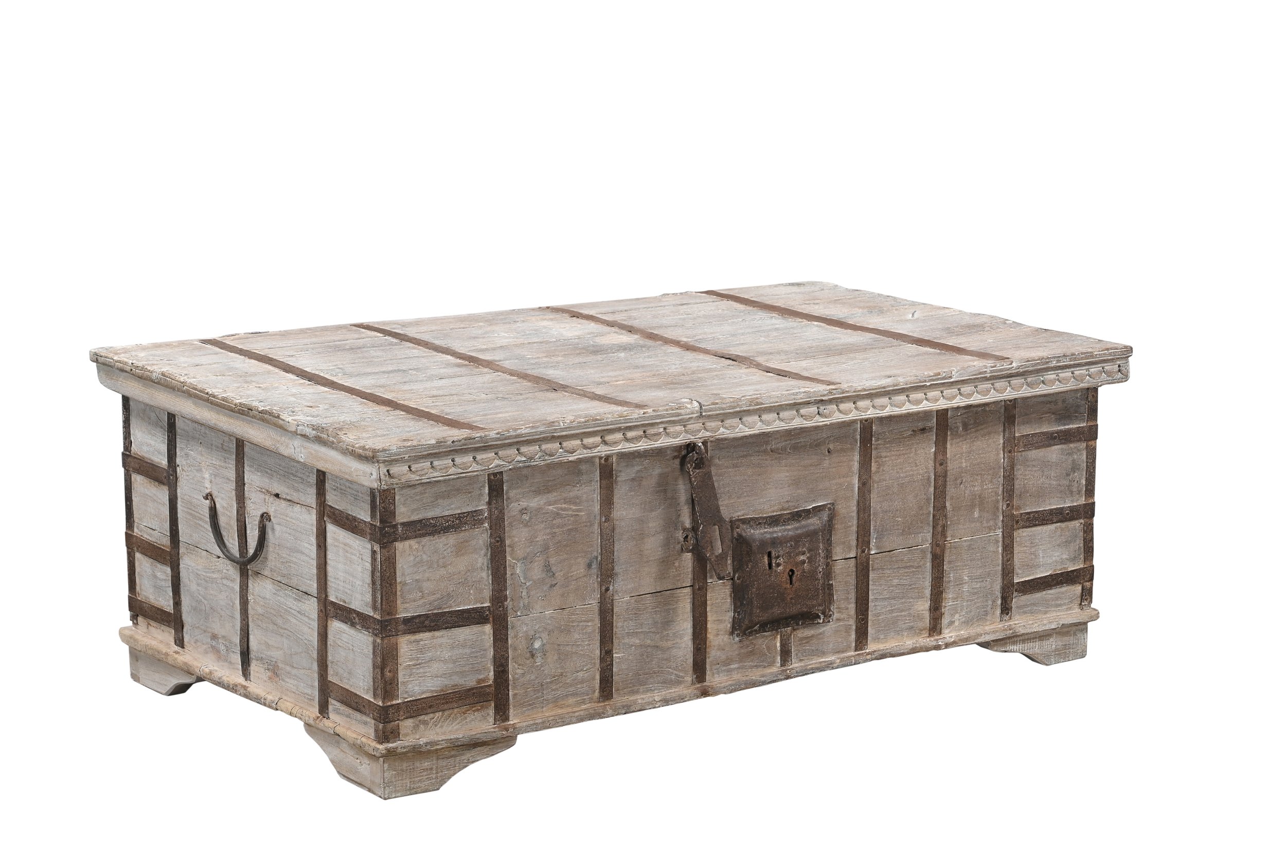 coffee table trunk , storage trunk , indian trunk, antique indian trunk